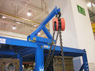 模具架15